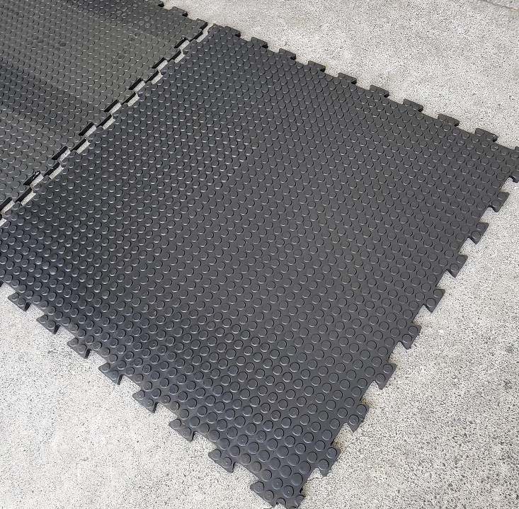 Rubber Mat For Truck Fitting, Interlocking Edges 23Mm Thick